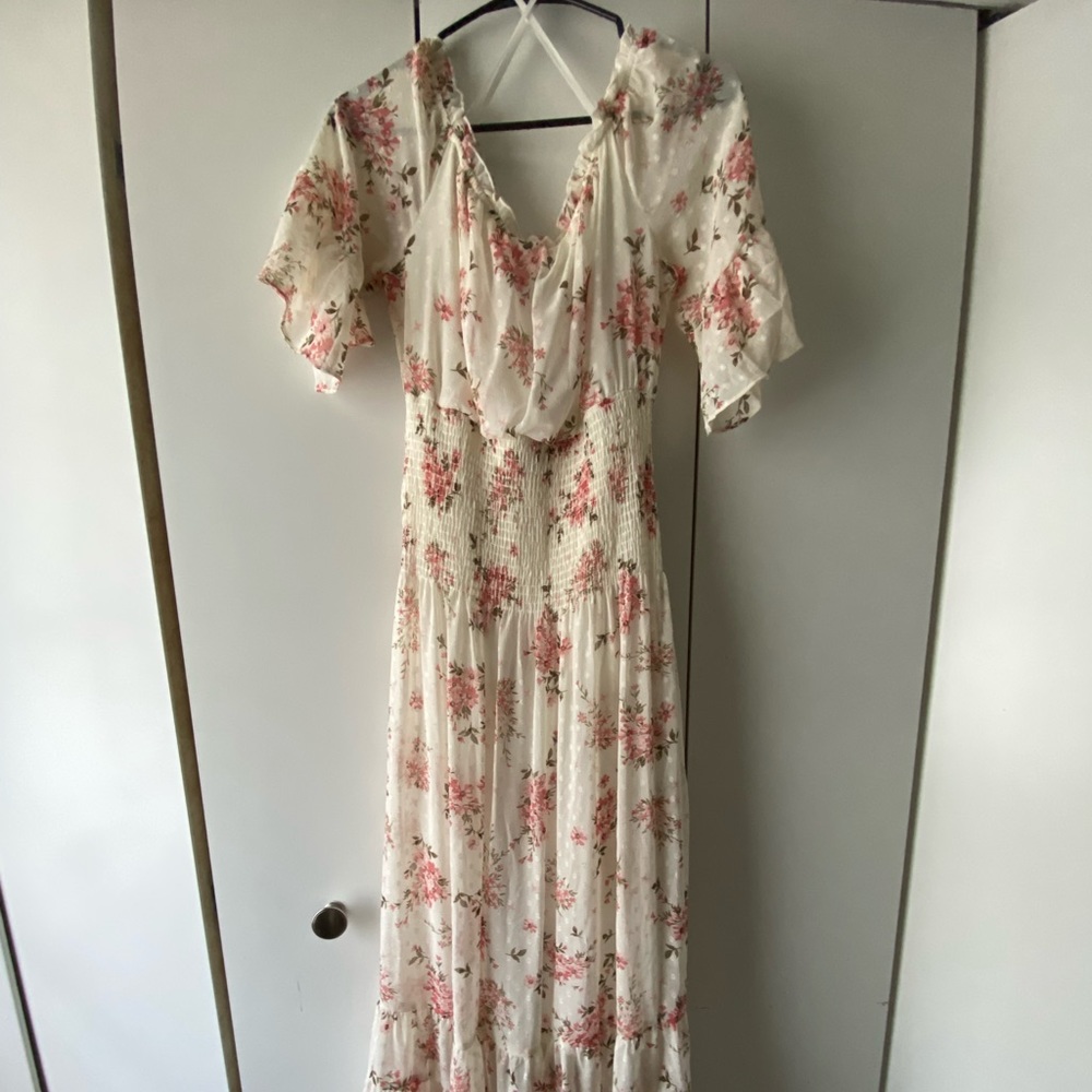 Long dress, creme flowery